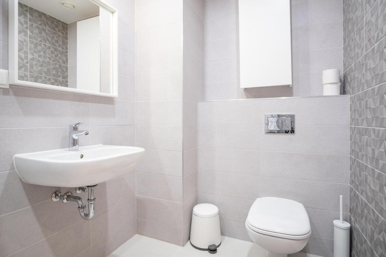 Spacious Mustamaee Apartments - Free Parking 塔林 外观 照片