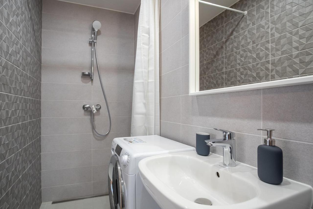 Spacious Mustamaee Apartments - Free Parking 塔林 外观 照片