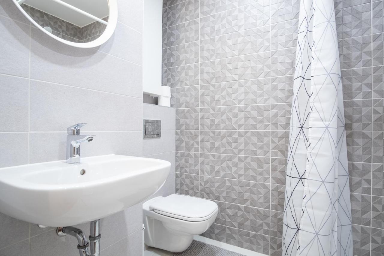 Spacious Mustamaee Apartments - Free Parking 塔林 外观 照片